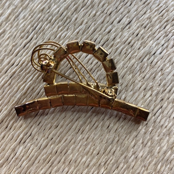 Rhinestones red hat brooch pin - Picture 5 of 5